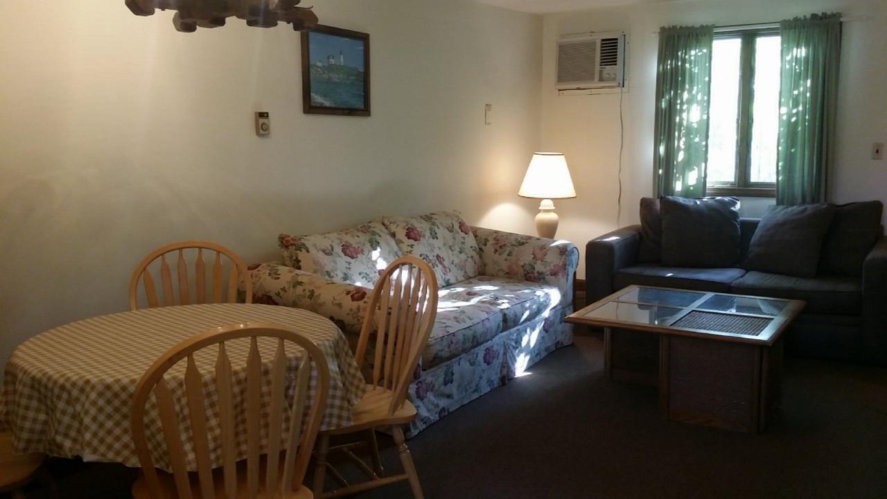 Inn Between The Beaches & Villager Йорк Екстериор снимка