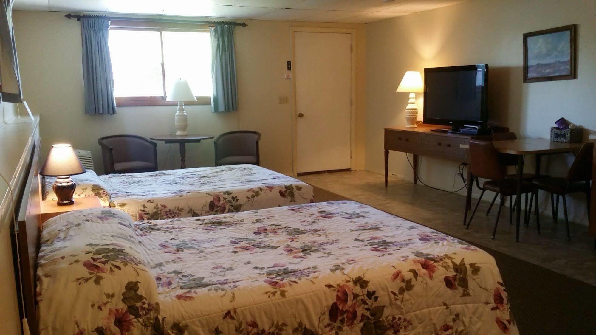 Inn Between The Beaches & Villager Йорк Екстериор снимка